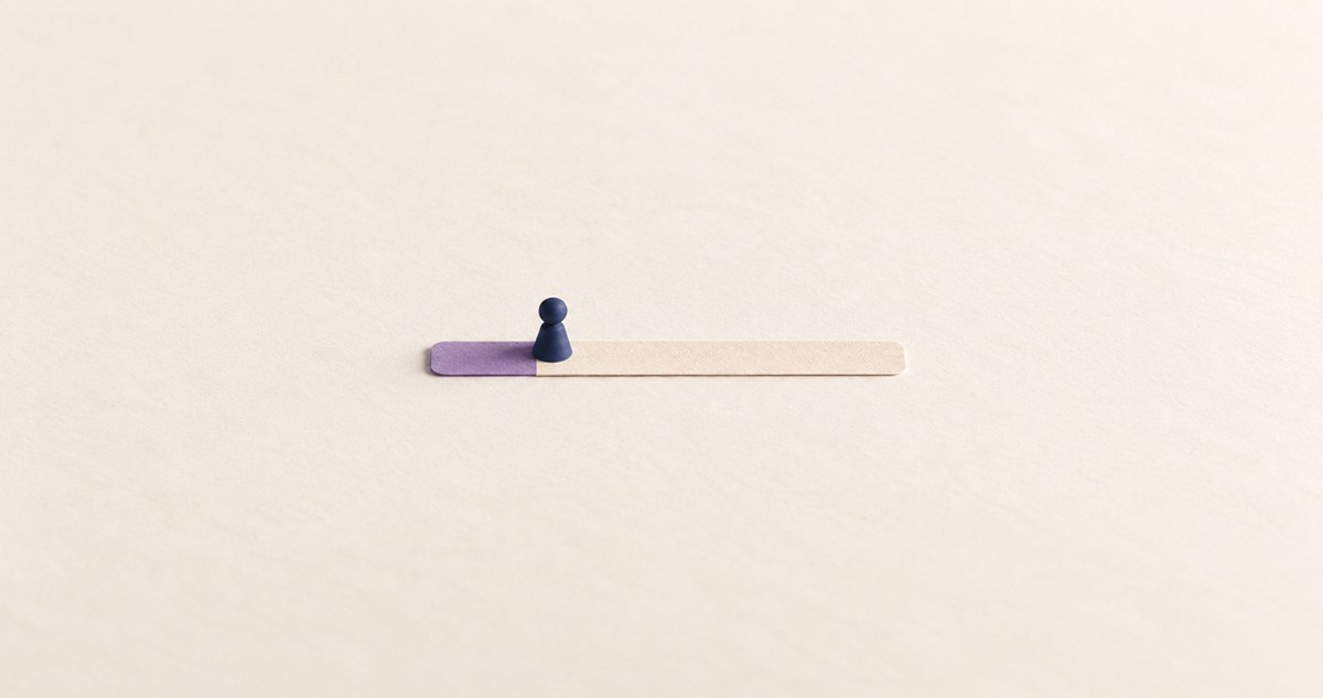 後ろの短い区間だけが紫になり、前には未完了の道が続く紙の進捗模型