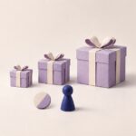 紙のコインと大きさの異なる三つの報酬箱を、手前の駒が見比べる模型