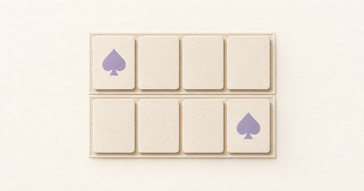 同じスペードの札を、二つのカード列の先頭と末尾へ置き、関係で変わる役割を示す模型